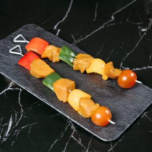 Brocheta con vegetal amarillo